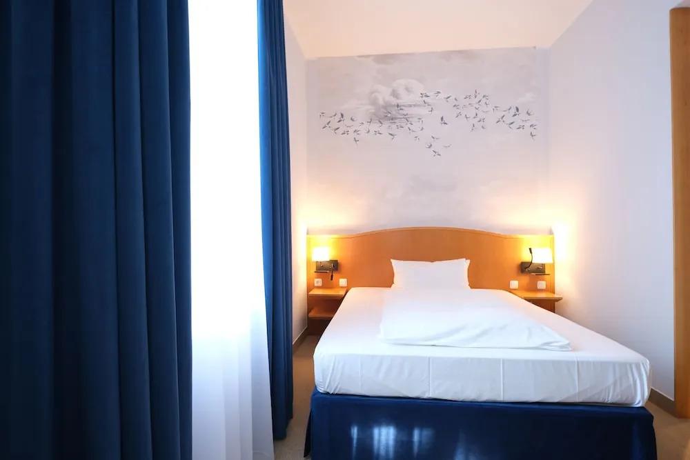hotel image 13