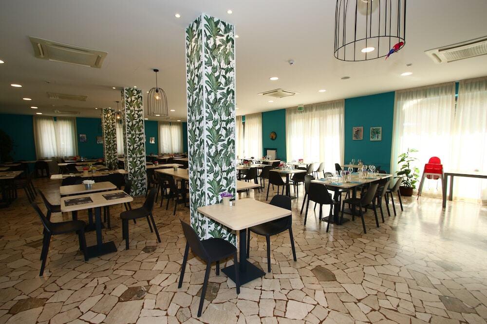 hotel image 10