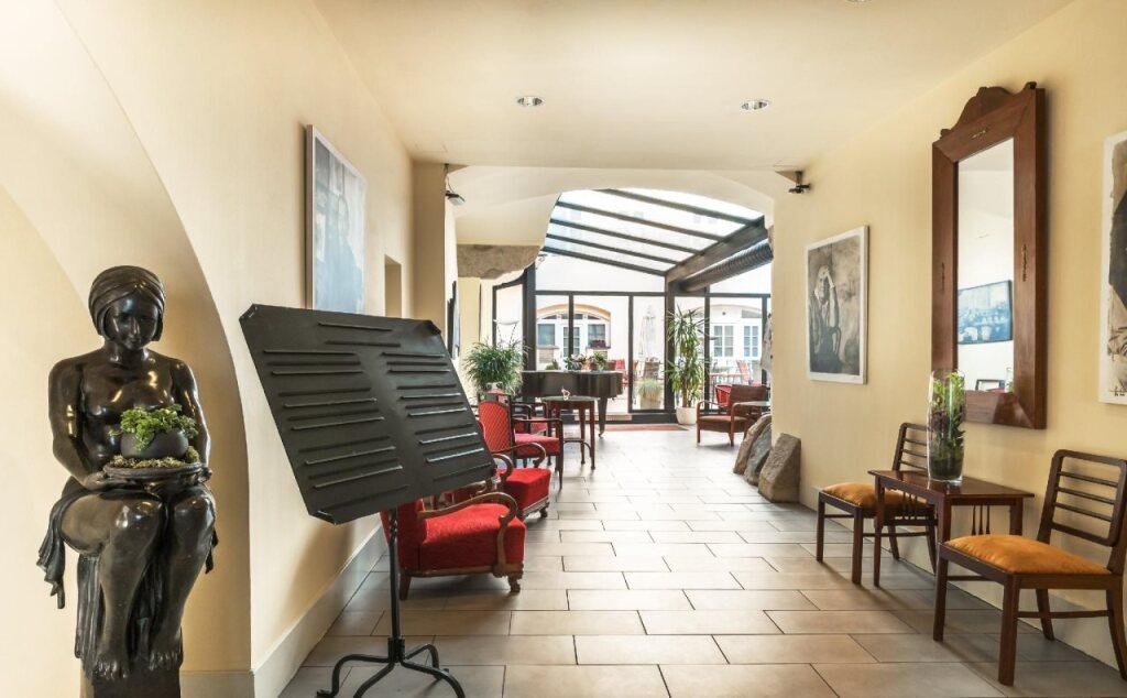 hotel image 10