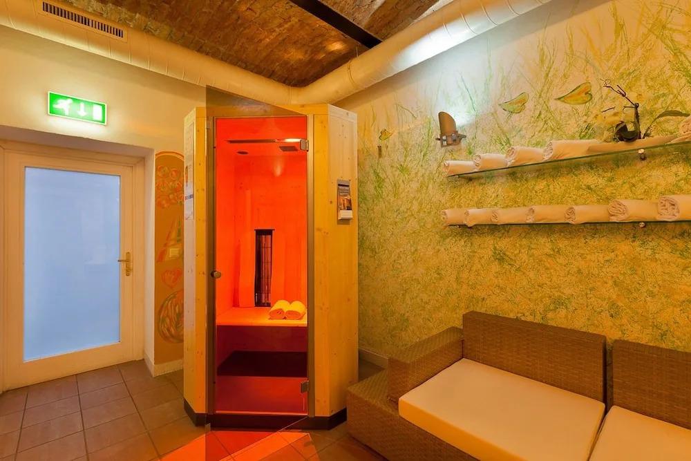 hotel image 10