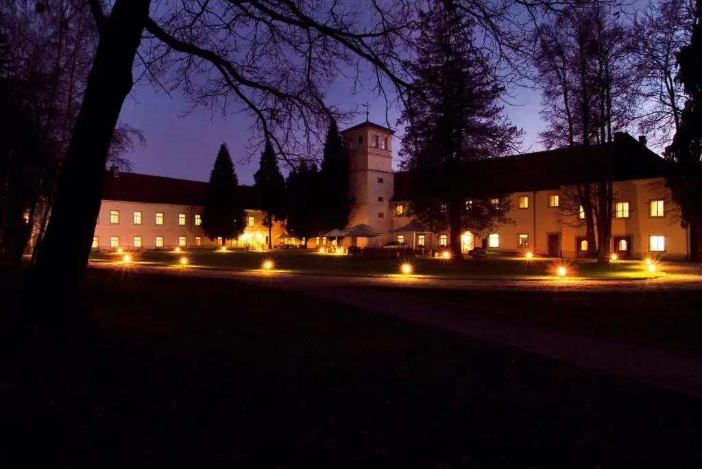 hotel image 13