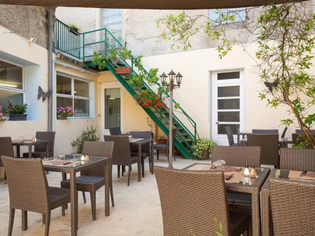 hotel image 10