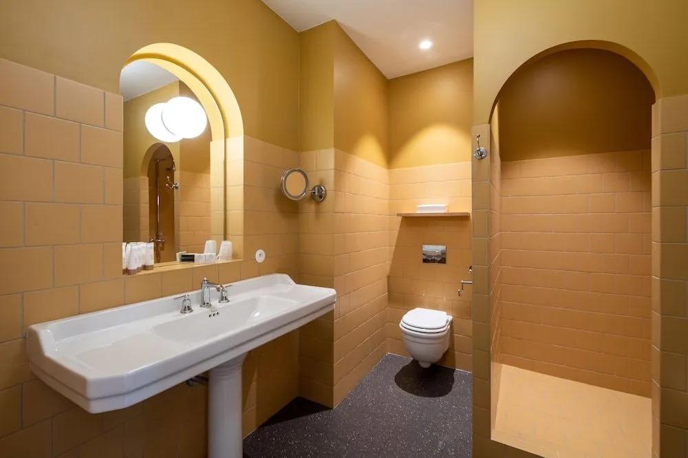 hotel image 16